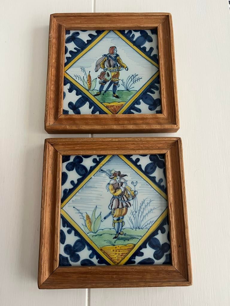 Twee ingelijste Makkum aardewerk tegels, Antiek en Kunst, Ophalen of Verzenden