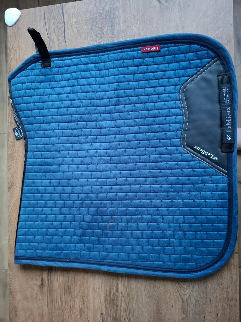 Mooi donkerblauw dressuur dekje s/m van lemieux, Dieren en Toebehoren, Paarden en Pony's | Dekens en Dekjes, Katoen, Dressuurdekje