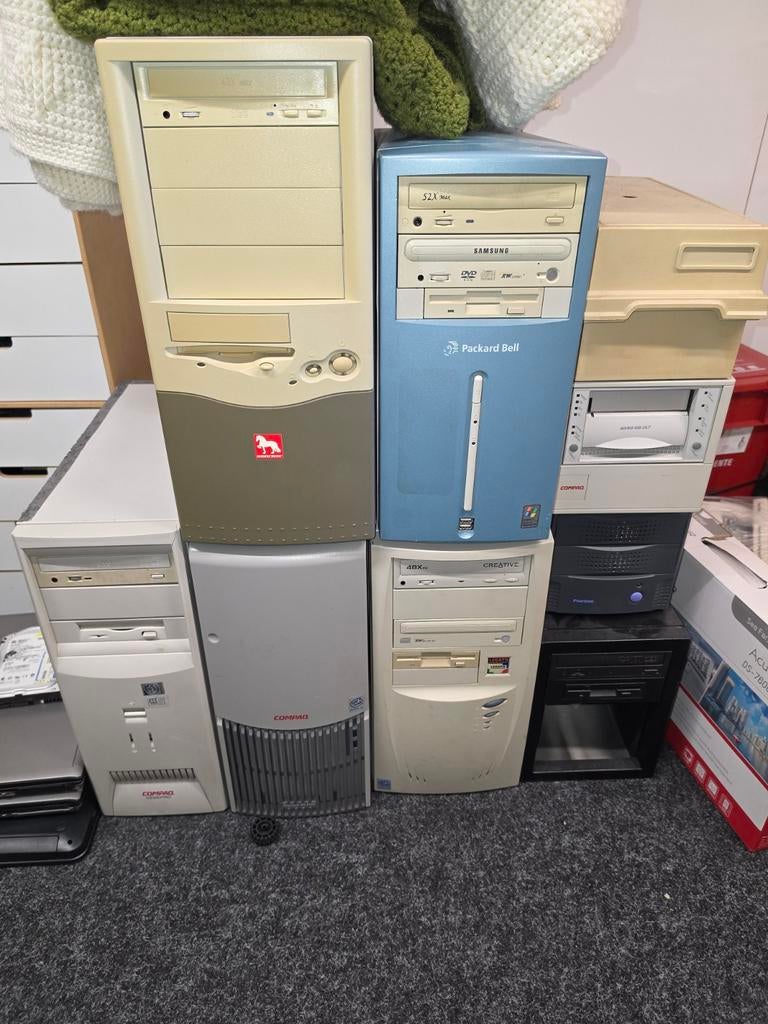 Partij computers, waaronder server 2003 Pentium 3, Computers en Software, Desktop Pc's, Ophalen