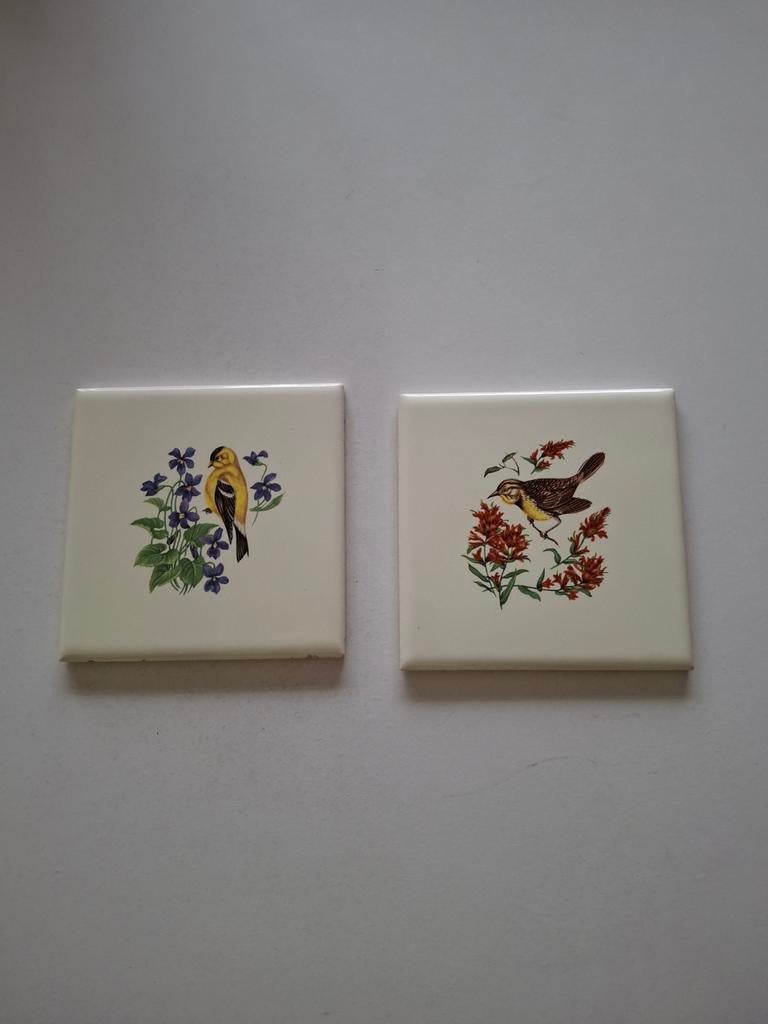 2 tegeltjes . Vogeltjes., Minder dan 20 cm, Minder dan 5 m², Wandtegels, Keramiek