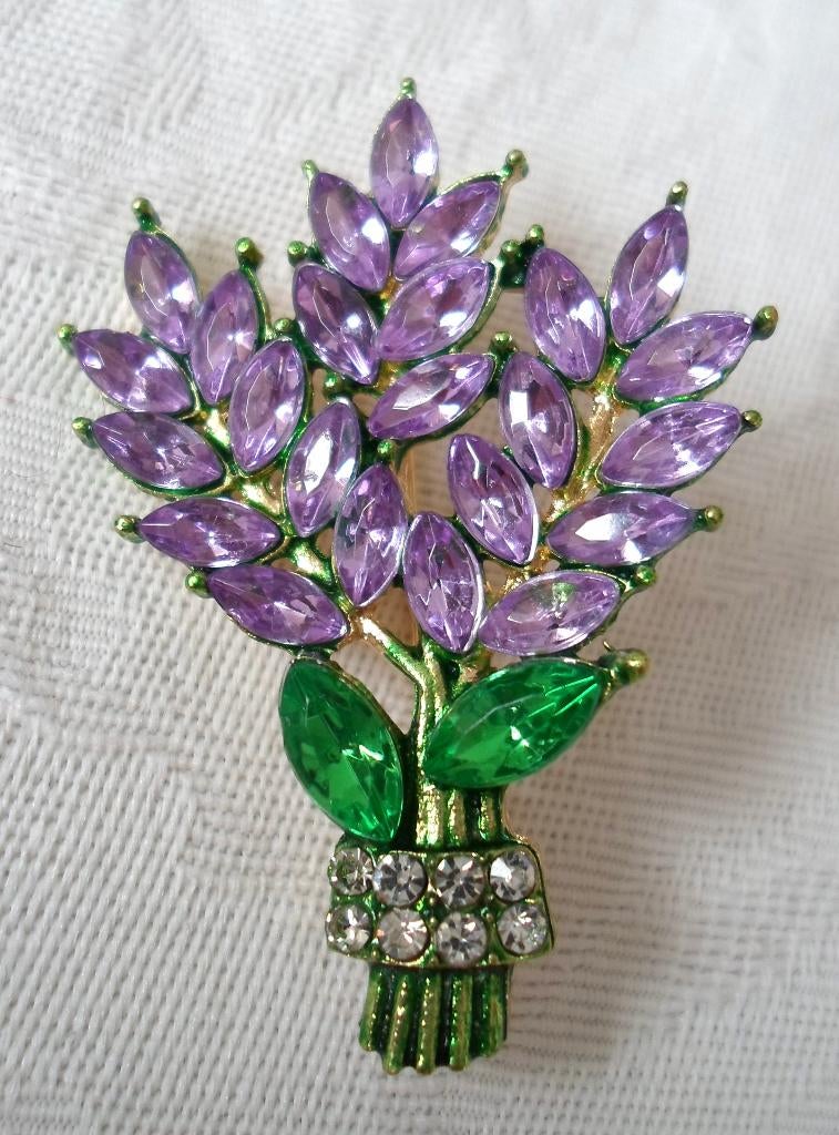 Broche Paarse bloemen met steeltjes en blaadjes. Strass, Overige materialen, Paars, Nieuw, Ophalen of Verzenden