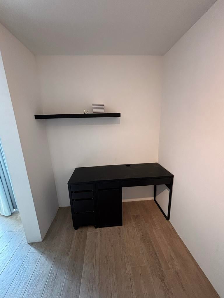 Zwart bureau met ladeblok en wandplank, Huis en Inrichting, Ophalen, Gebruikt, Bureau