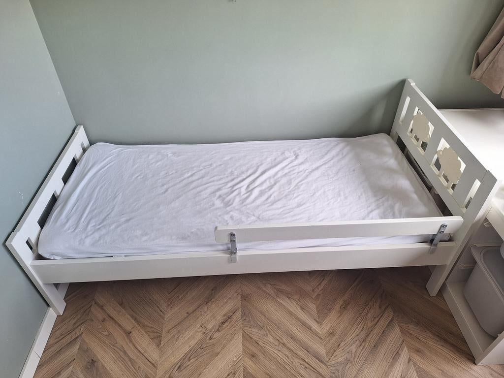 IKEA peuterbed met matras, uitvalbeveiliging en beddengoed, Gebruikt, 70 tot 85 cm, 140 tot 160 cm, Ophalen