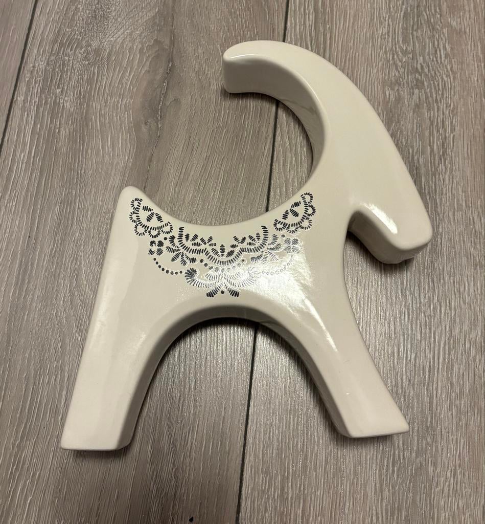 Decoratief wit keramisch geitje met patroon (IKEA), Ophalen of Verzenden, Zo goed als nieuw, Modern, Wit