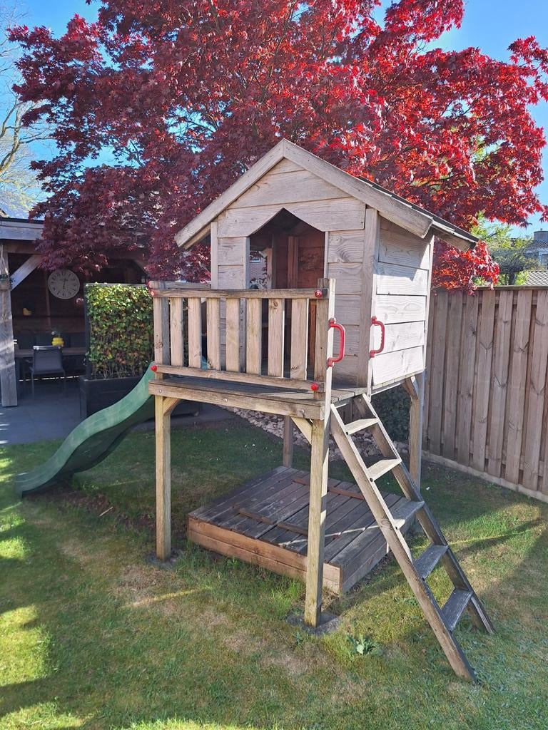 Douglas speelhuisje met glijbaan, Kinderen en Baby's, Speelgoed | Buiten | Speelhuisjes, Ophalen, Gebruikt, Hout