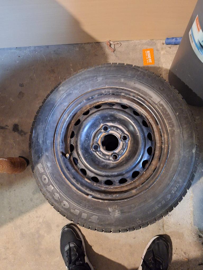 Autobanden 165/70.  2stuks 79T, Auto diversen, Aanhangwagen-onderdelen, Ophalen of Verzenden, Zo goed als nieuw