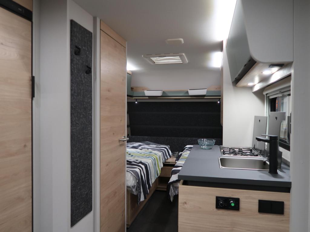 Dethleffs Camper 460 EL FIRST EDITION, Tot en met 3, Dethleffs, 5 tot 6 meter, Overige typen