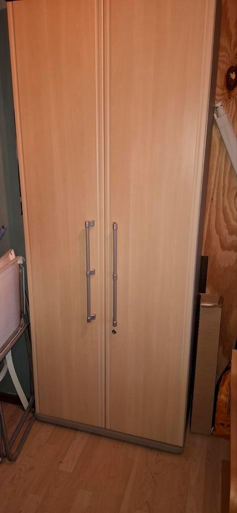 Praktische kast met twee deuren en planken, Huis en Inrichting, Kasten | Kledingkasten, Ophalen