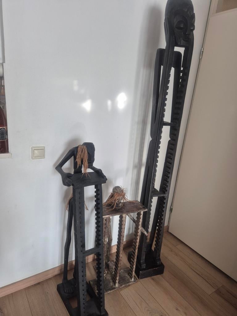 3 Vintage gesneden CD-rekken in Afrikaanse Stijl, Ophalen, 75 tot 150 discs, Zo goed als nieuw, Cd's