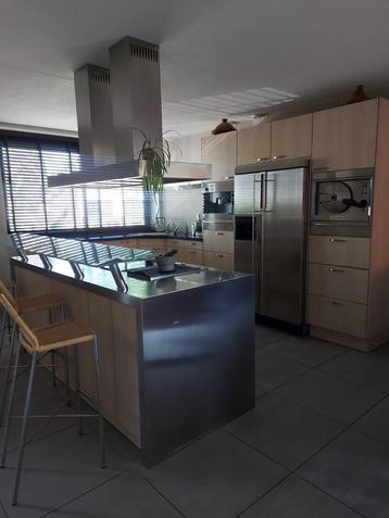 Complete Miele keuken (uitgezonderd stoomoven) beschikbaar voor biedingen