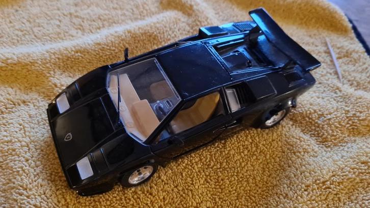 Bburago Lamborghini Countach 1988 1op24, Hobby en Vrije tijd, Modelauto's | 1:24, Gebruikt, Auto, Bburago, Ophalen of Verzenden