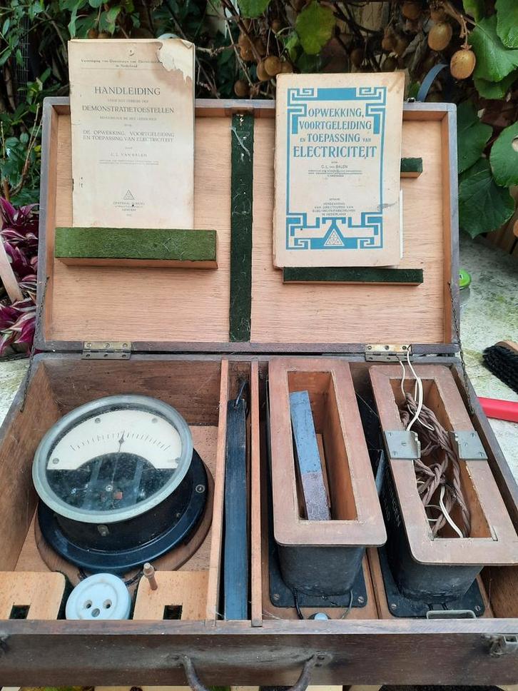 Oude Elektriciteits Demonstratie Set, Antiek en Kunst, Antiek | Gereedschap en Instrumenten, Ophalen
