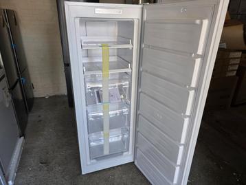 Nieuwe zuinige no frost vrieskasten 5 laden H 143 x B 55 cm beschikbaar voor biedingen