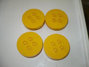 DUPLO  4 HOGE RONDE TAFELS  1,00 beschikbaar voor biedingen