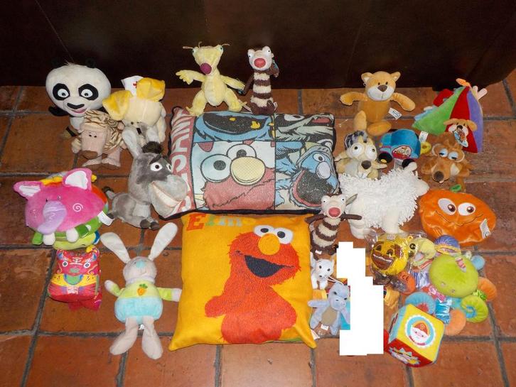 grote verzameling knuffels en kussens - Ice Age Sesamstraat, Kinderen en Baby's, Speelgoed | Knuffels en Pluche, Gebruikt, Overige typen