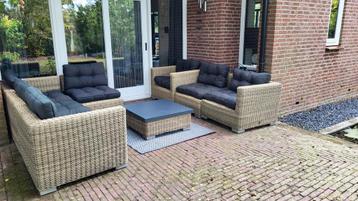 Luxe loungeset van riet/rotan van Kees Smit beschikbaar voor biedingen