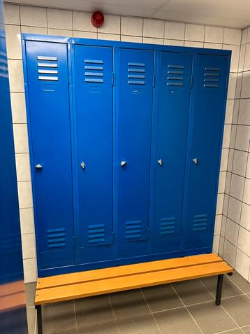 3 stuks Garderobe kasten met bankje beschikbaar voor biedingen