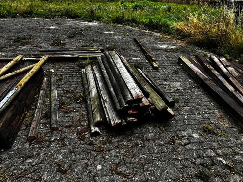 Partij zware houten palen en planken, teer paarden omheining, Tuin en Terras, Palen, Balken en Planken, Gebruikt, Palen, 250 cm of meer