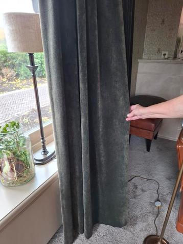 Mosgroene Velours gordijnen beschikbaar voor biedingen