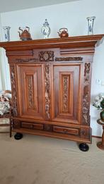 Kast met houtsnijwerk, Ophalen