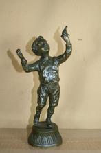 Bronzen beeldje jongen met duif, Ophalen of Verzenden