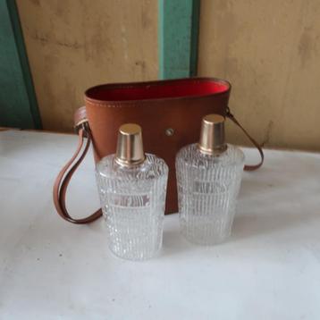 Parfum drank flessen in hoes verrekijker vintage retro  beschikbaar voor biedingen