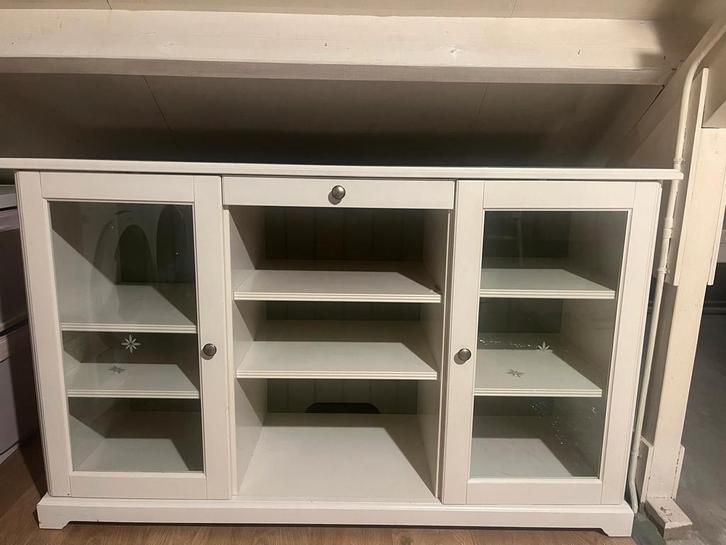 Landelijk dressoir met glazen /glas in lood deuren wit hout, Huis en Inrichting, Kasten | Dressoirs, Zo goed als nieuw, 25 tot 50 cm