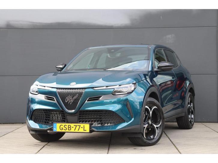 Alfa Romeo Junior 1.2 Turbo Hybrid Ibrida / Navigatie / Came, Auto's, Alfa Romeo, Bedrijf, Te koop, Junior, ABS, Airbags, Airconditioning