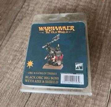 Warhammer black orc big boss with axe and shield beschikbaar voor biedingen