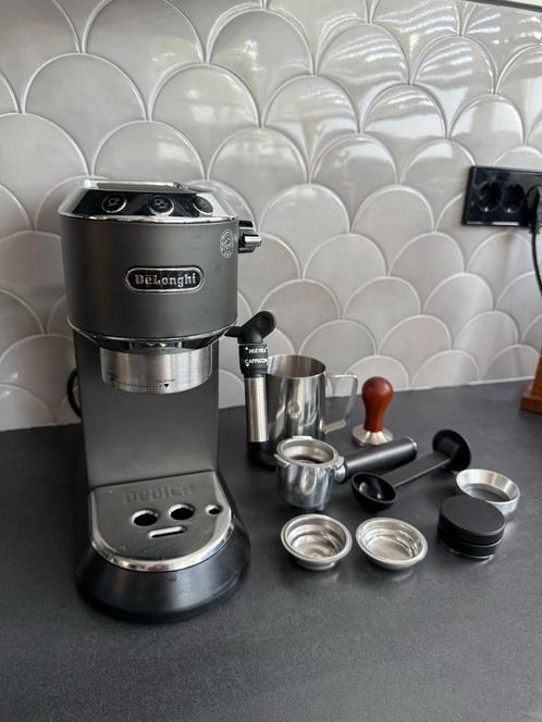 De'Longhi Dedica Style EC685.BK - Pistonmachine - Black, Witgoed en Apparatuur, Koffiezetapparaten, Zo goed als nieuw, Gemalen koffie