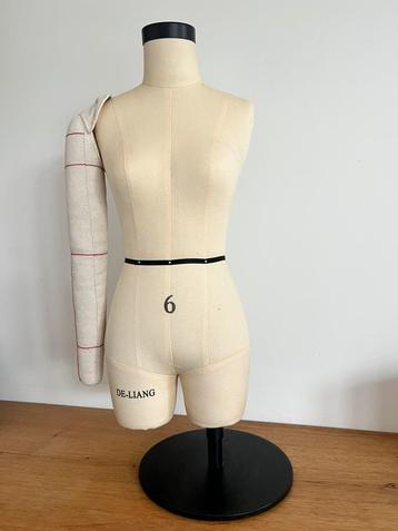 De liang dress form 6 beschikbaar voor biedingen