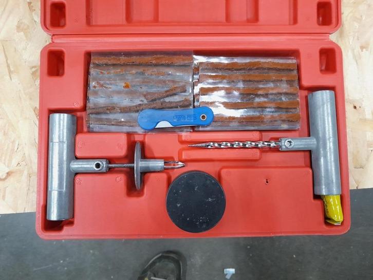 bandenreparatiesetje, Doe-het-zelf en Verbouw, Gereedschap | Handgereedschap, Zo goed als nieuw, Ophalen