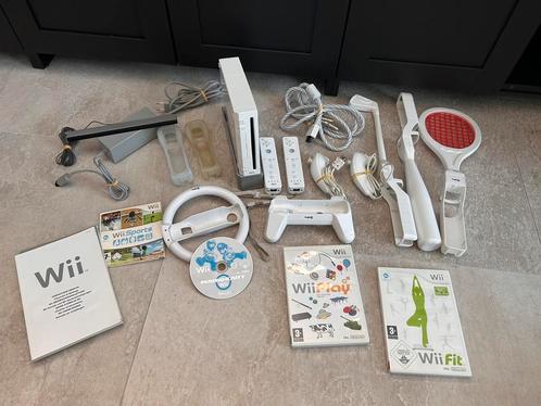 Leuke Nintendo Wii set met veel accessoires, Spelcomputers en Games, Spelcomputers | Nintendo Wii, Gebruikt, Met 2 controllers