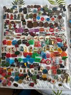 Album met veel speldjes, Verzamelen, Ophalen of Verzenden, Zo goed als nieuw, Overige onderwerpen