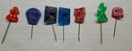 7 oude speldjes (plastic), Verzamelen, Speldjes, Pins en Buttons, Ophalen of Verzenden, Gebruikt, Overige onderwerpen