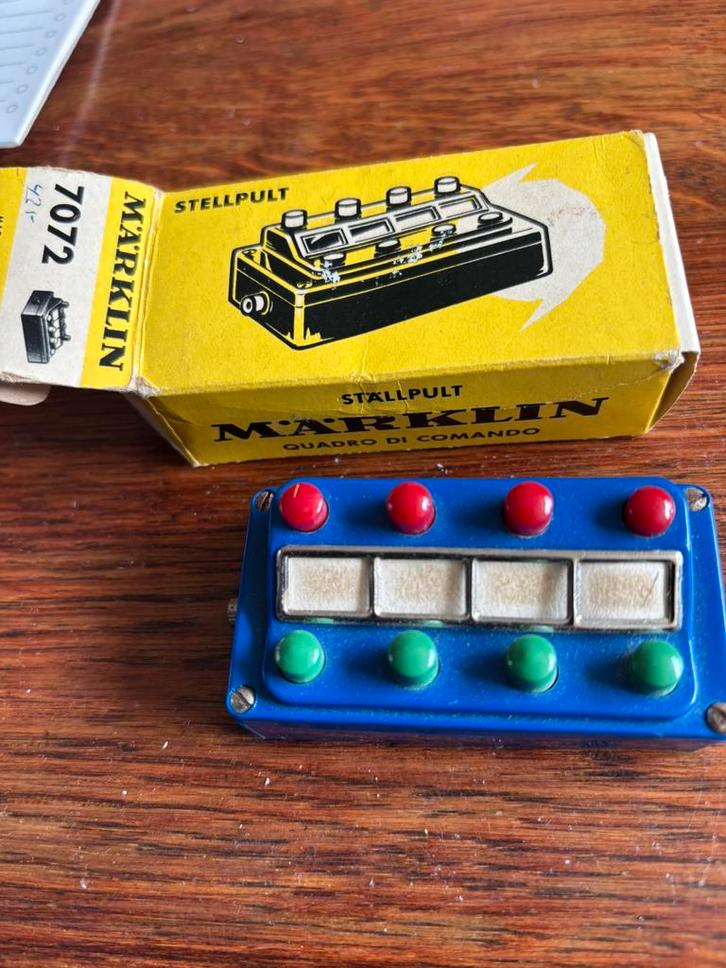 MARKLIN SCHAKELPUNT 7072 en DIVERSE RAILS  (zie foto’s, Hobby en Vrije tijd, Modeltreinen | H0, Zo goed als nieuw, Rails, Wisselstroom