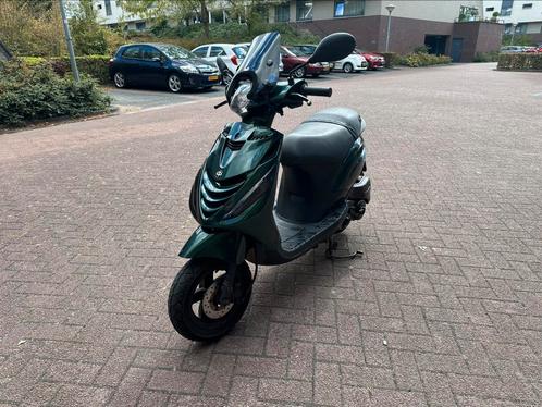 Piaggo zip, Fietsen en Brommers, Scooters | Piaggio, Gebruikt, Zip, Benzine, Ophalen