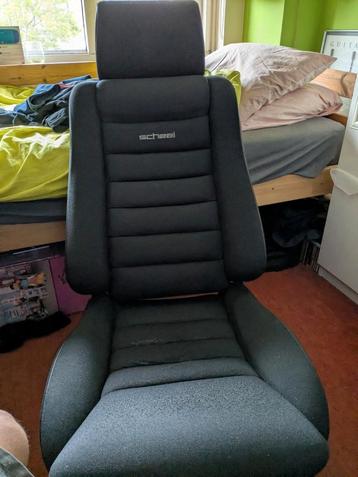 Scheel autostoel interieur beschikbaar voor biedingen