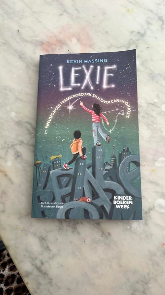 Lexie en PNEUMONOULTRAMICROSCOPICSILICOVOLCANOCONIOSIS, Ophalen of Verzenden, Zo goed als nieuw