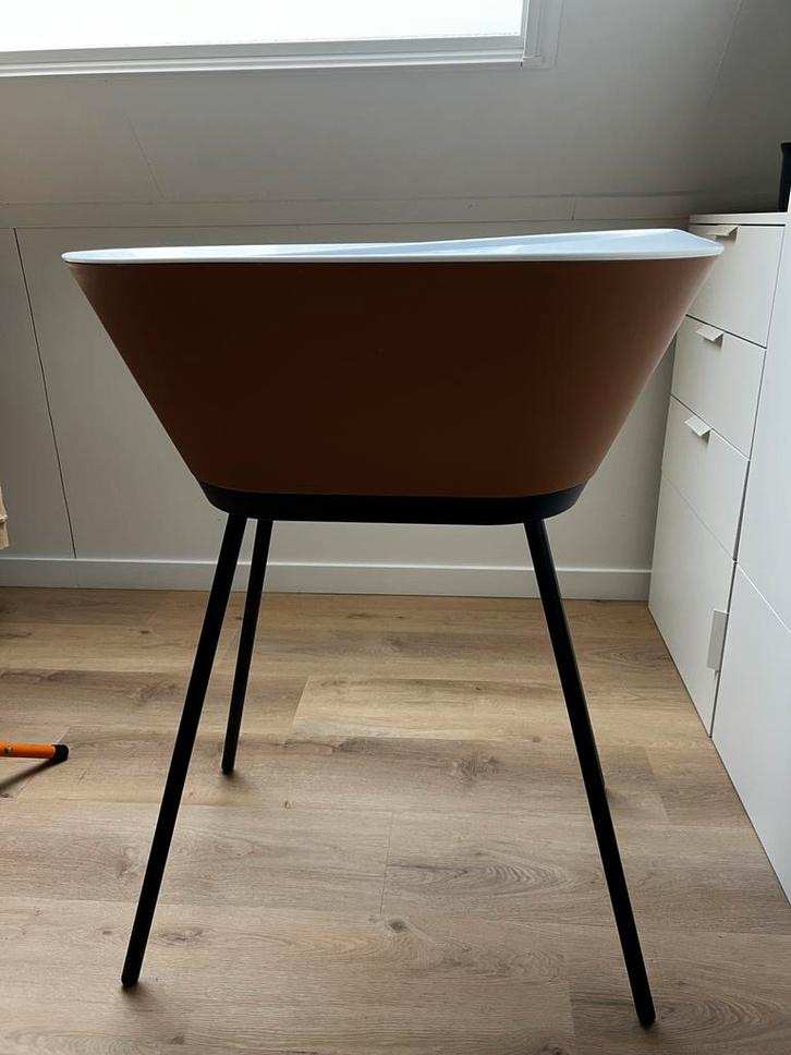 Babybadje We-Too op standaard kleur terra, Kinderen en Baby's, Badjes en Verzorging, Zo goed als nieuw, Badje, Standaard, Ophalen