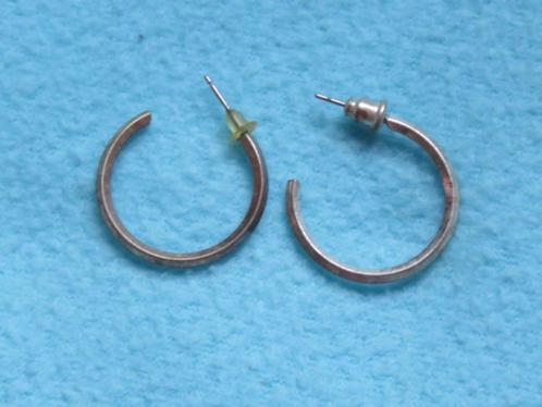 Halfopen oorringen met stekertjes 2,5 cm doorsnede zilver, Sieraden, Tassen en Uiterlijk, Oorbellen, Zo goed als nieuw, Knopjes of Stekers