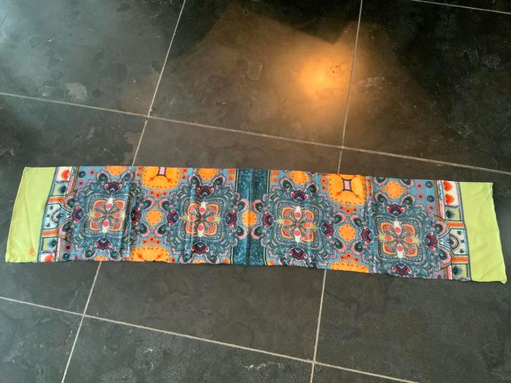 OILILY SJAAL VINTAGE, Kleding | Dames, Mutsen, Sjaals en Handschoenen, Gedragen, Sjaal, Verzenden