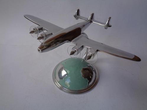 Authentic Models metalen Constellation op Aardbolstandaard, Verzamelen, Luchtvaart en Vliegtuigspotten, Zo goed als nieuw, Schaalmodel