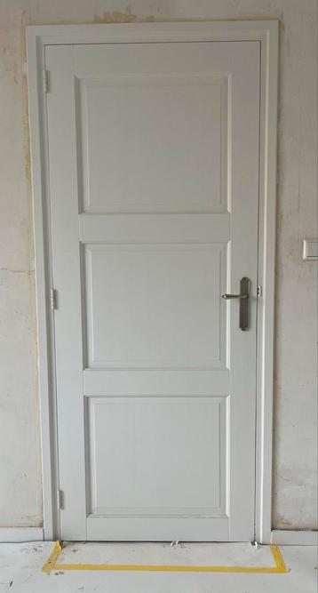 Witte binnendeur 82,9x200,8cm incl. beslag beschikbaar voor biedingen
