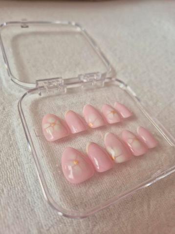 Press on nails beschikbaar voor biedingen