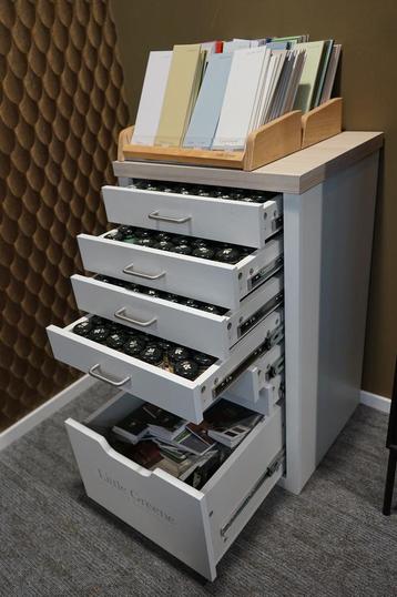 Little Greene stalen kast + stalen beschikbaar voor biedingen