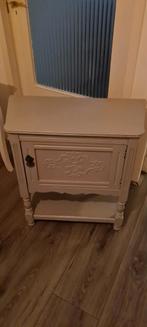 Charmant brocante kastje, Antiek en Kunst, Antiek | Meubels | Kasten, Ophalen of Verzenden