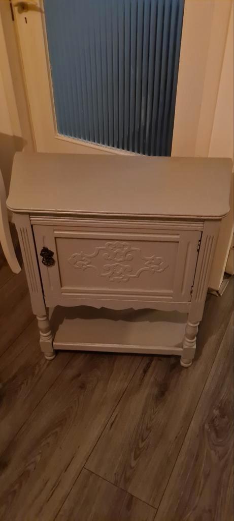 Charmant brocante kastje, Antiek en Kunst, Antiek | Meubels | Kasten, Ophalen of Verzenden