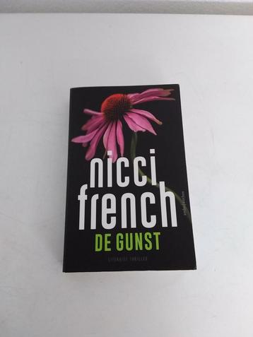 Nicci French - De gunst  beschikbaar voor biedingen