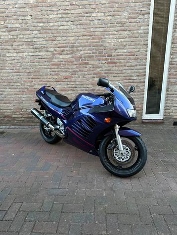 Suzuki RF900R beschikbaar voor biedingen